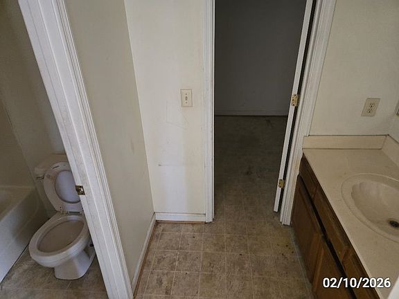 2nd image of 707 Lexington Ave.