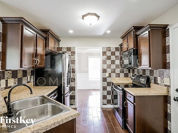 4th image of 2203 Killington Dr