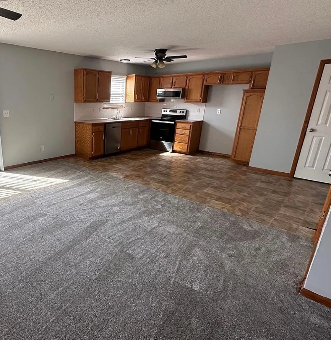 4 bed, 2.5 bath, 2000 sqft, $1,765 — Photo 3