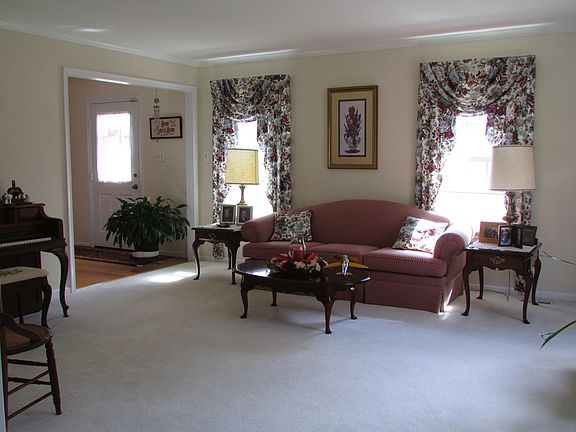 3rd image of 9504 Harrowhill Ln
