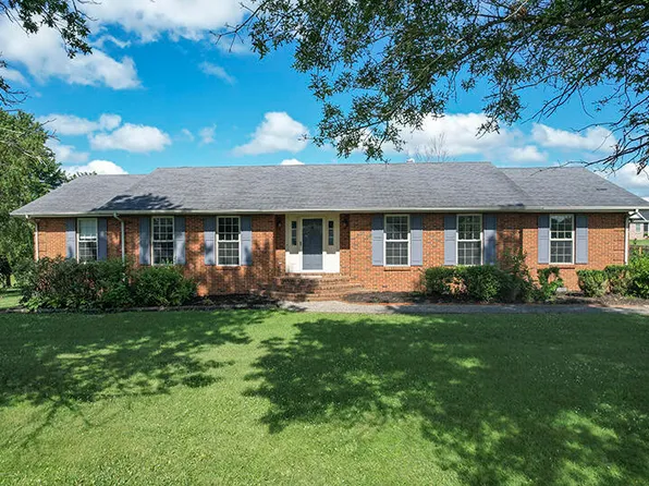 923 Meadow Ln, Harrodsburg, KY 40330