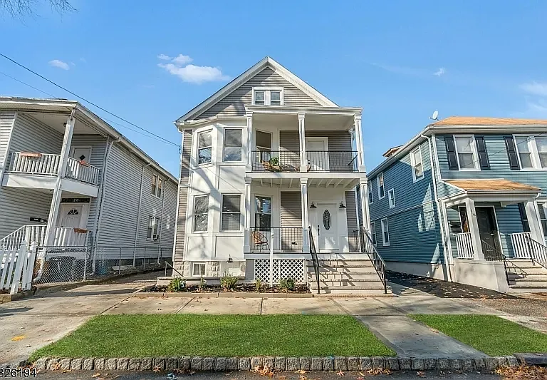 Building Photo - 18 Maple Ave #1