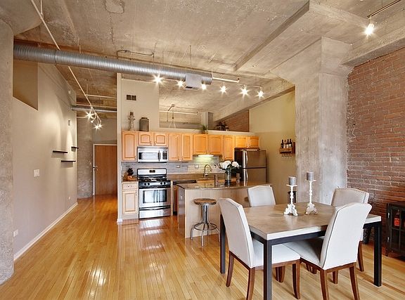 4th image of 360 W Illinois St APT 4G