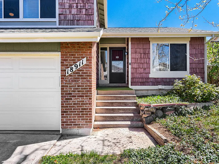 18911 E Loyola Cir — Photo 2