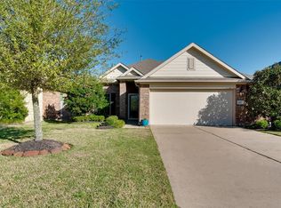 613 Eastwellglen Ln, La Marque, TX 77568