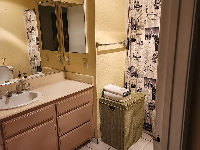 19620 Wyandotte St #3 — Photo 20