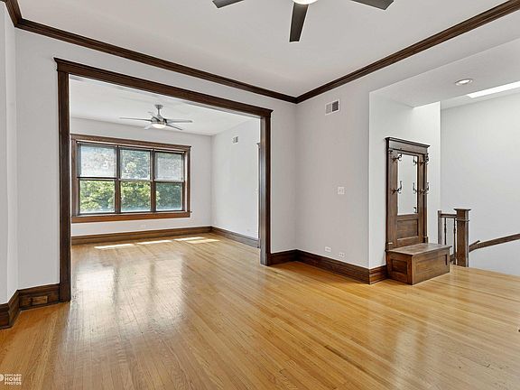 4th image of 3753 N Southport Ave #2