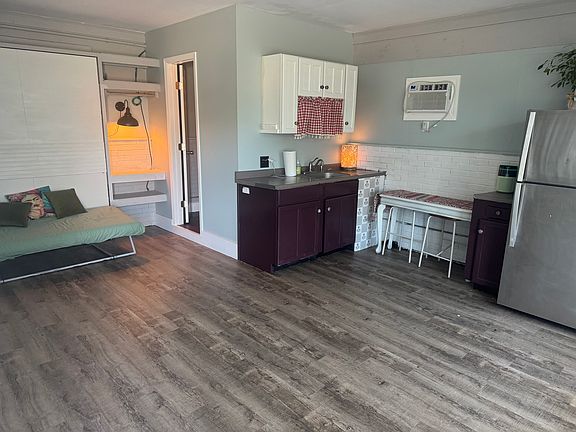 2nd image of 303 La Fayette Cir #B