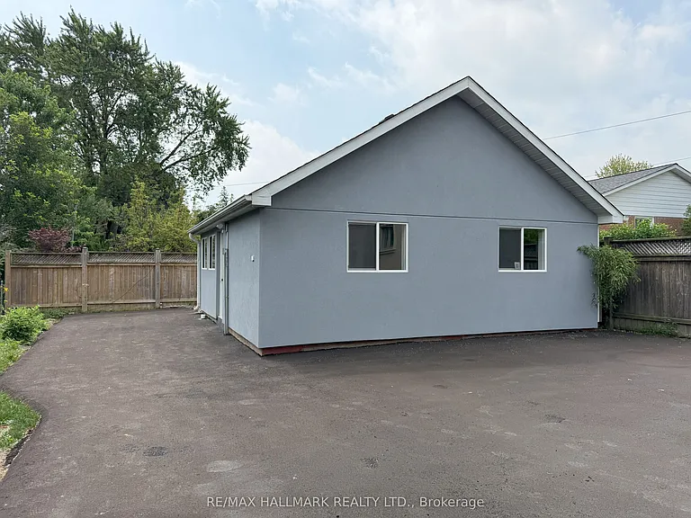 382 Burnhamthorpe Rd #GARDEN — Photo 8