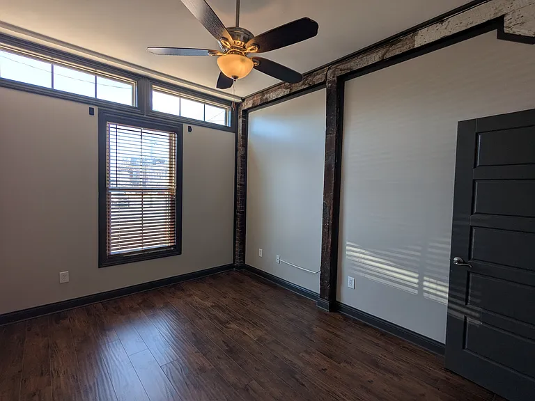 126 W A St #1B — Photo 18