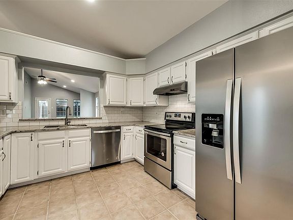 3rd image of 1206 Hyde Park Ct