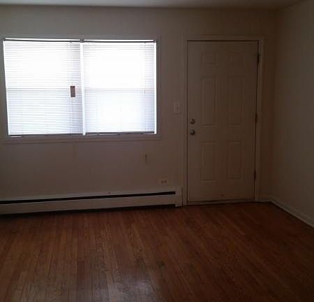 3rd image of 1340 W Pratt Blvd APT 1E