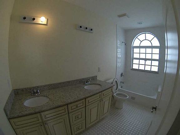 5th image of 1135 NW 3rd Ave