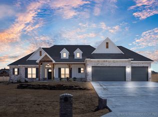 2008 E 45th St S, Sand Springs, OK 74063