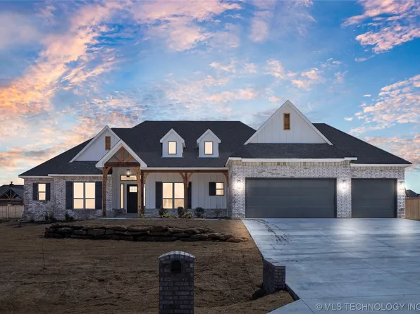 2008 E 45th St S, Sand Springs, OK 74063