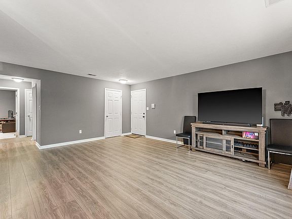 4th image of 8221 Lincoln Cir APT A