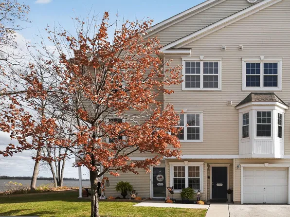 5409 Riverfront Dr, Palmyra, NJ 08065