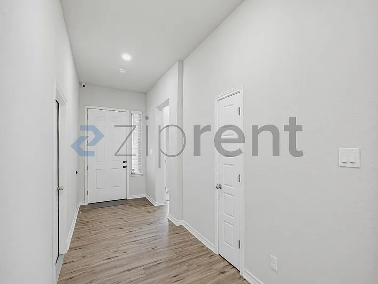 1550 Dundee Park — Photo 7