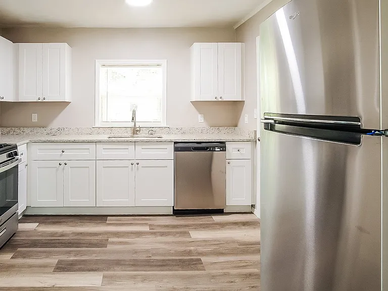 1583683_022_kitchen_13181416.jpg