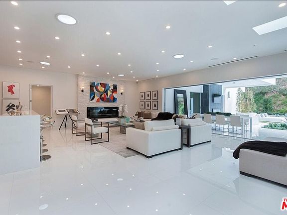 3rd image of 420 Evelyn Pl