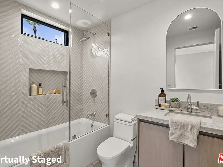 428 Arnaz Dr — Photo 16