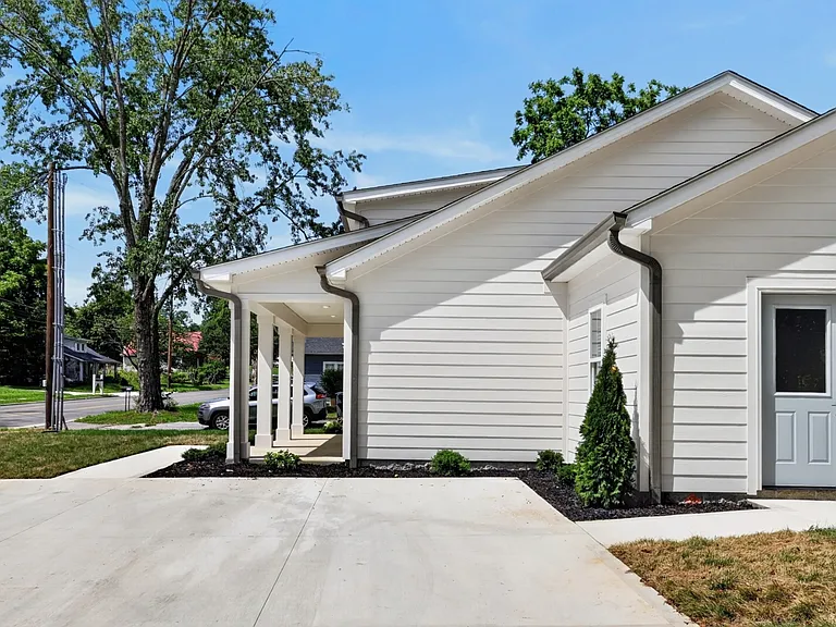 344 S Walnut Ave — Photo 4