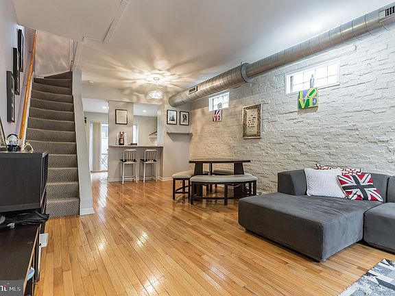 5th image of 736 Salter St