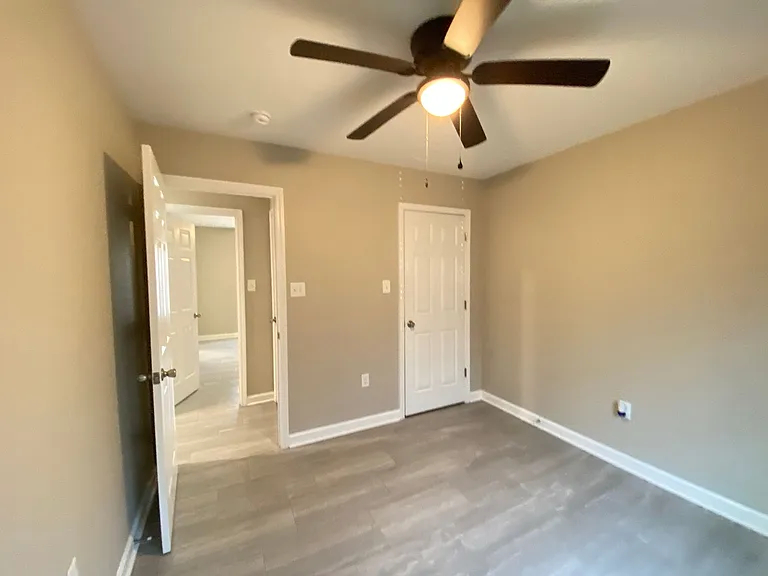 2412 Loop Acres Dr — Photo 12