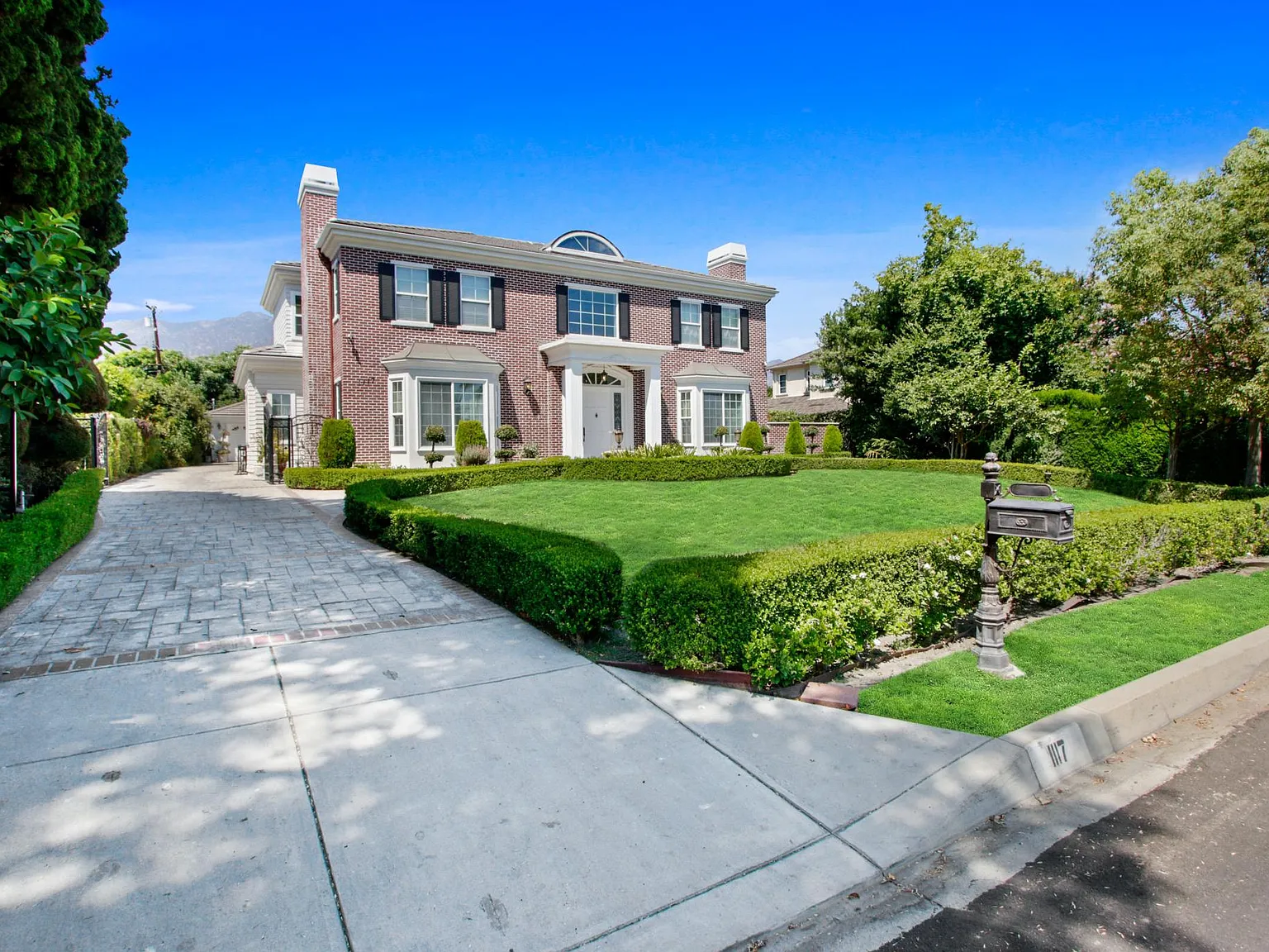 6 bed, 6626 sqft, $13,900 — Photo 3