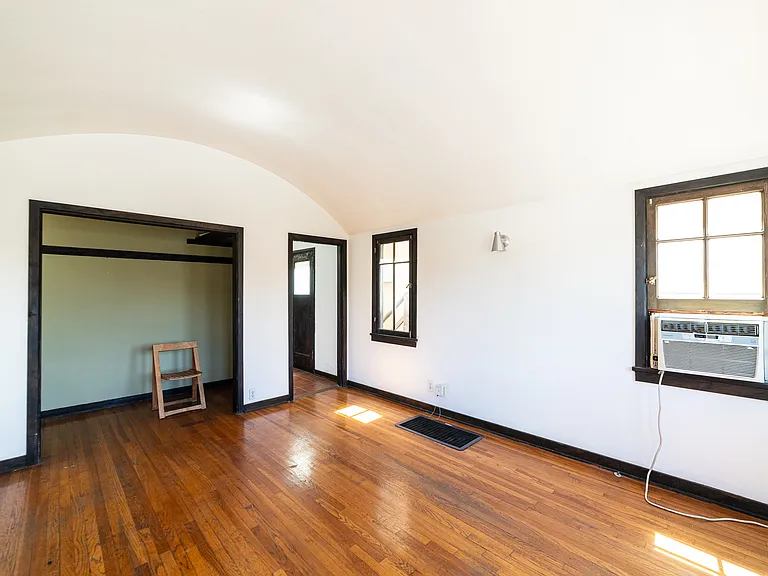 836 Silverlake Blvd — Photo 6