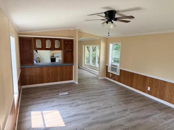 4 Perks Trailer Ct, Villa Grove, IL 61956