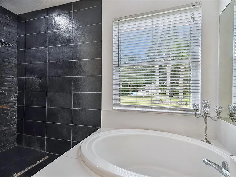 8208 Pinewood Run Ct — Photo 12