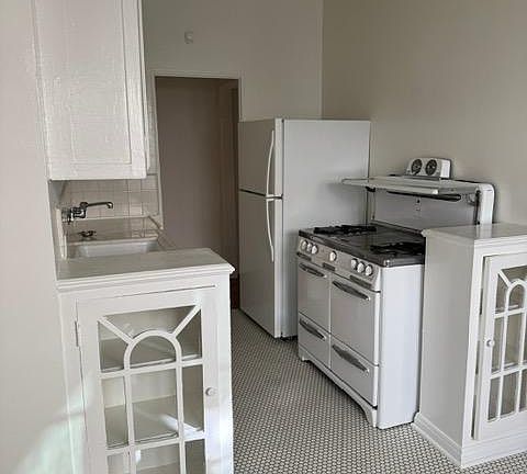 Antique Wedgewood Gas Stove, Refrigerator, Garbage disposal all included in the kitchen