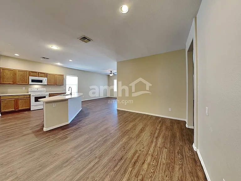 11602 W Grant St — Photo 6
