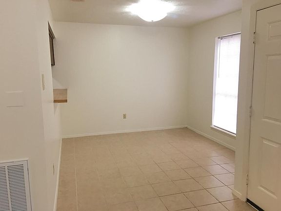 3rd image of 9 Capewood Ct