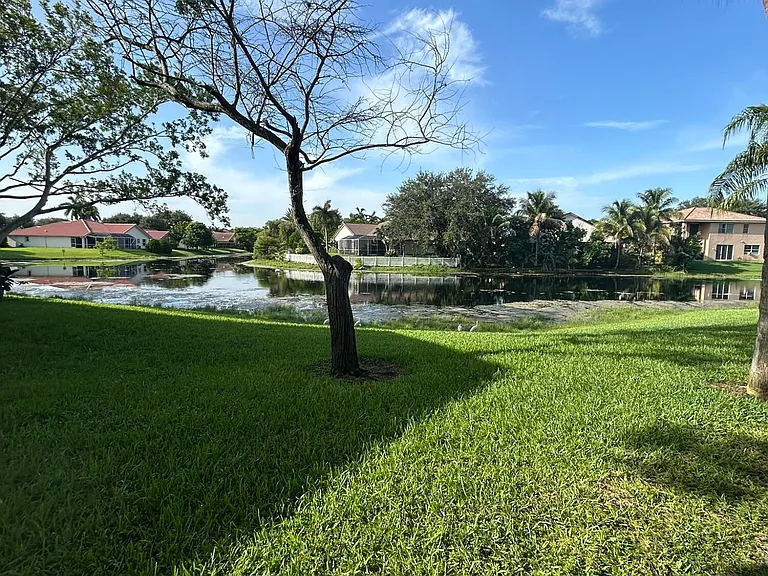450 Palm Cir W #103 — Photo 17