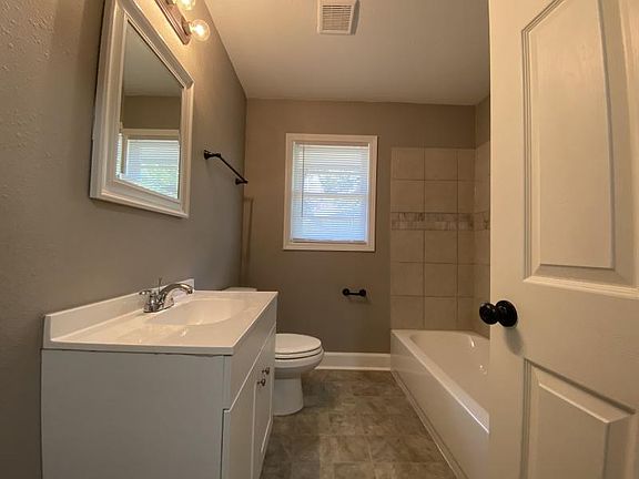 4th image of 377 Clarice Dr