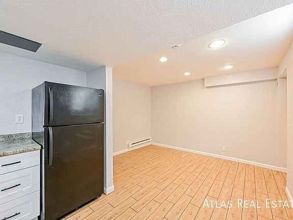 3rd image of 1857 W Mosier Pl APT B
