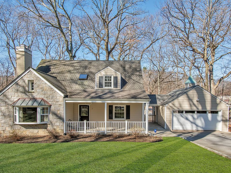 1st image of 7 Medford Ln