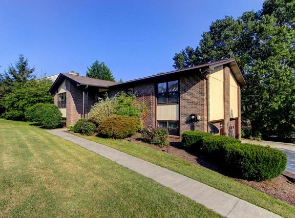 2nd image of 610 Greenwood Dr