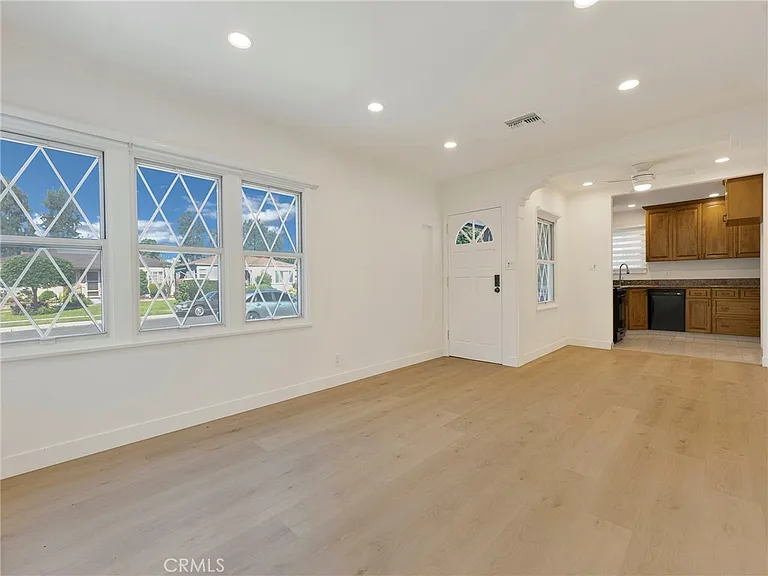 2108 N Pass Ave — Photo 8