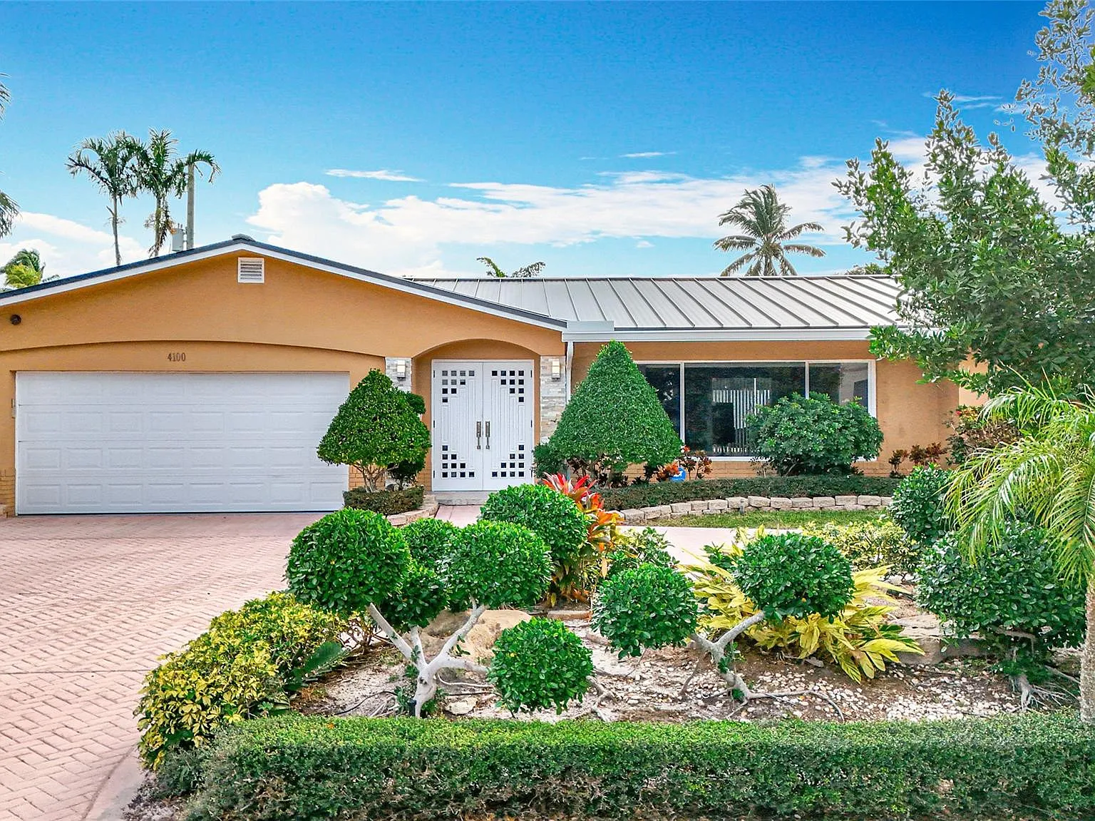 4 bed, 3.0 bath, 2273 sqft, $6,000 — Photo 2