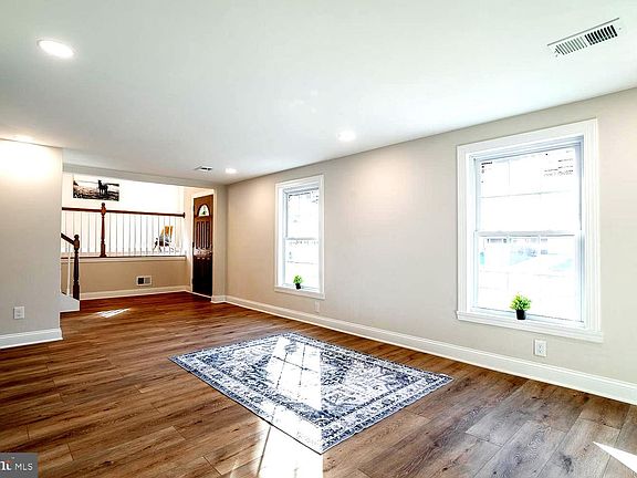 4th image of 1009 Edgemoor Rd