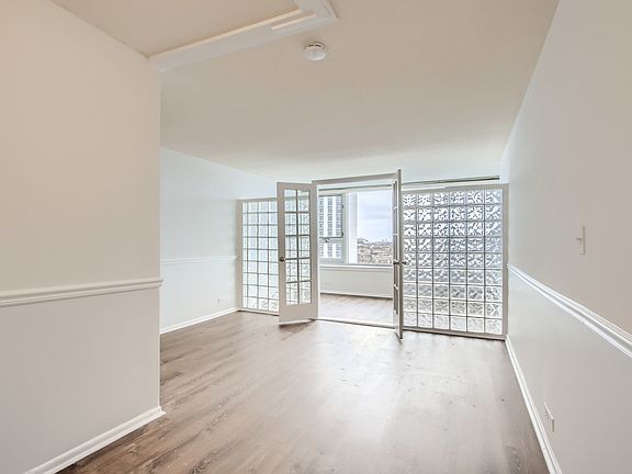 3rd image of 2728 N Hampden Ct APT 908