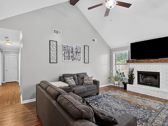 5th image of 27 Oak Ridge Dr