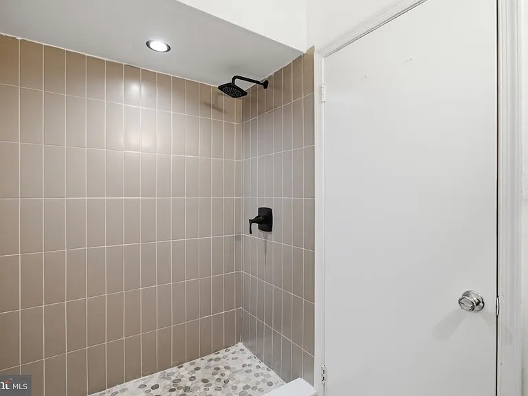 747-00 S 2nd St #2R — Photo 11
