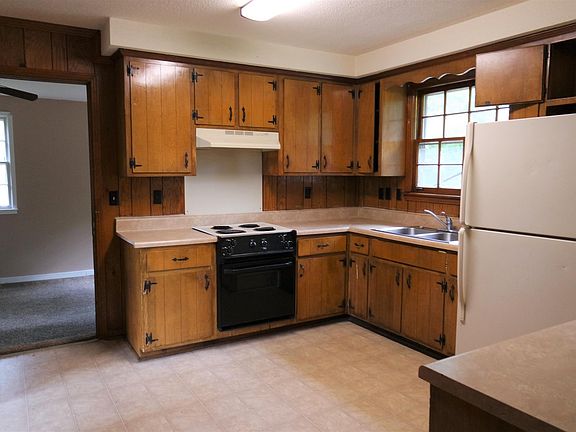 4th image of 310 Chateauroux Dr