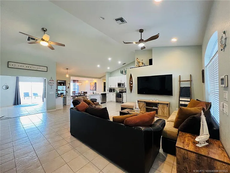 1309 Carlton Ct — Photo 5