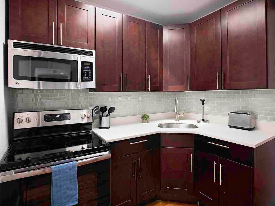 2nd image of 224 E 122nd St #2D