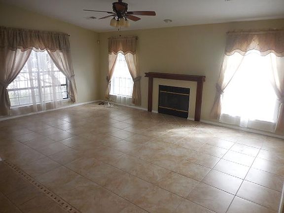3rd image of 10824 Clyburn Park Dr NE